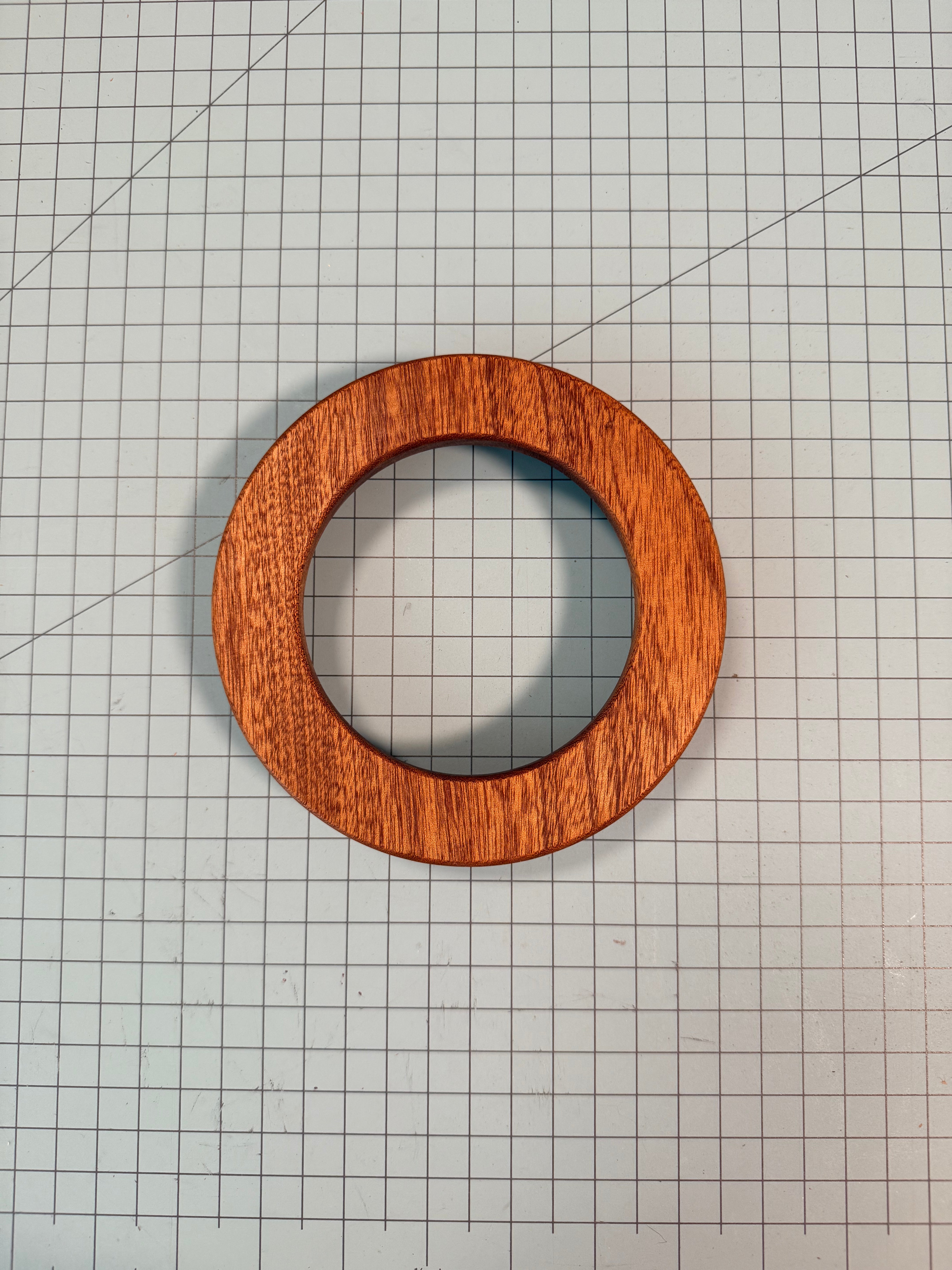 09 Small Circle Frame - Light Box (chipped)
